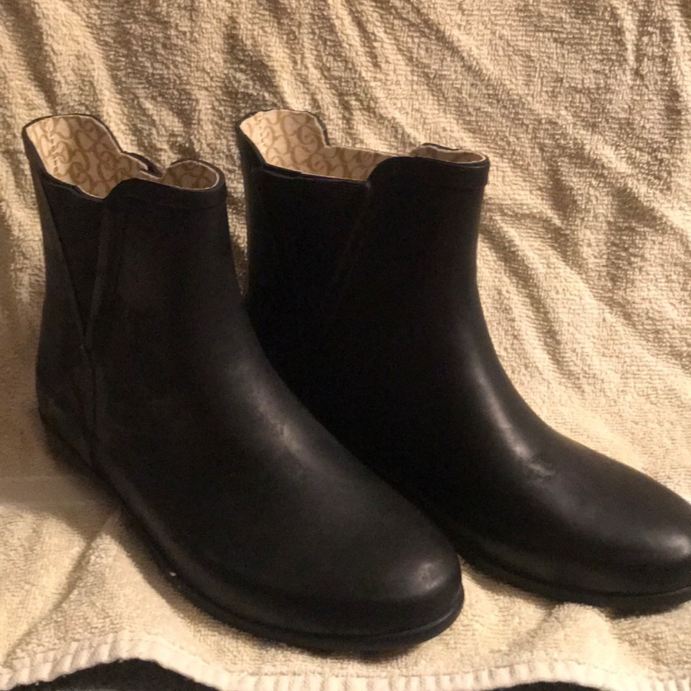 Chooka rain boots.